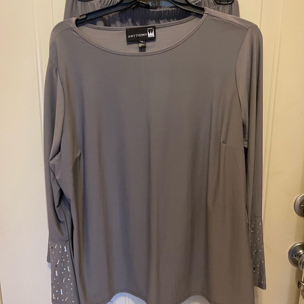 Antthony Brown Long Sleeve Relaxed Blouse